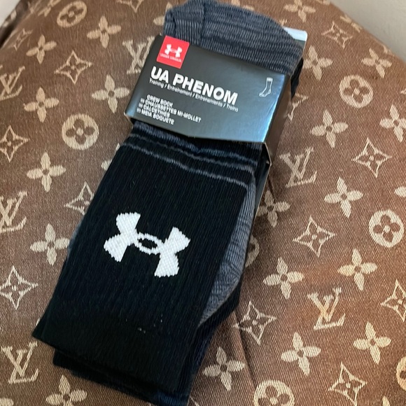 Under Armor Crew Socks - Picture 1 of 3